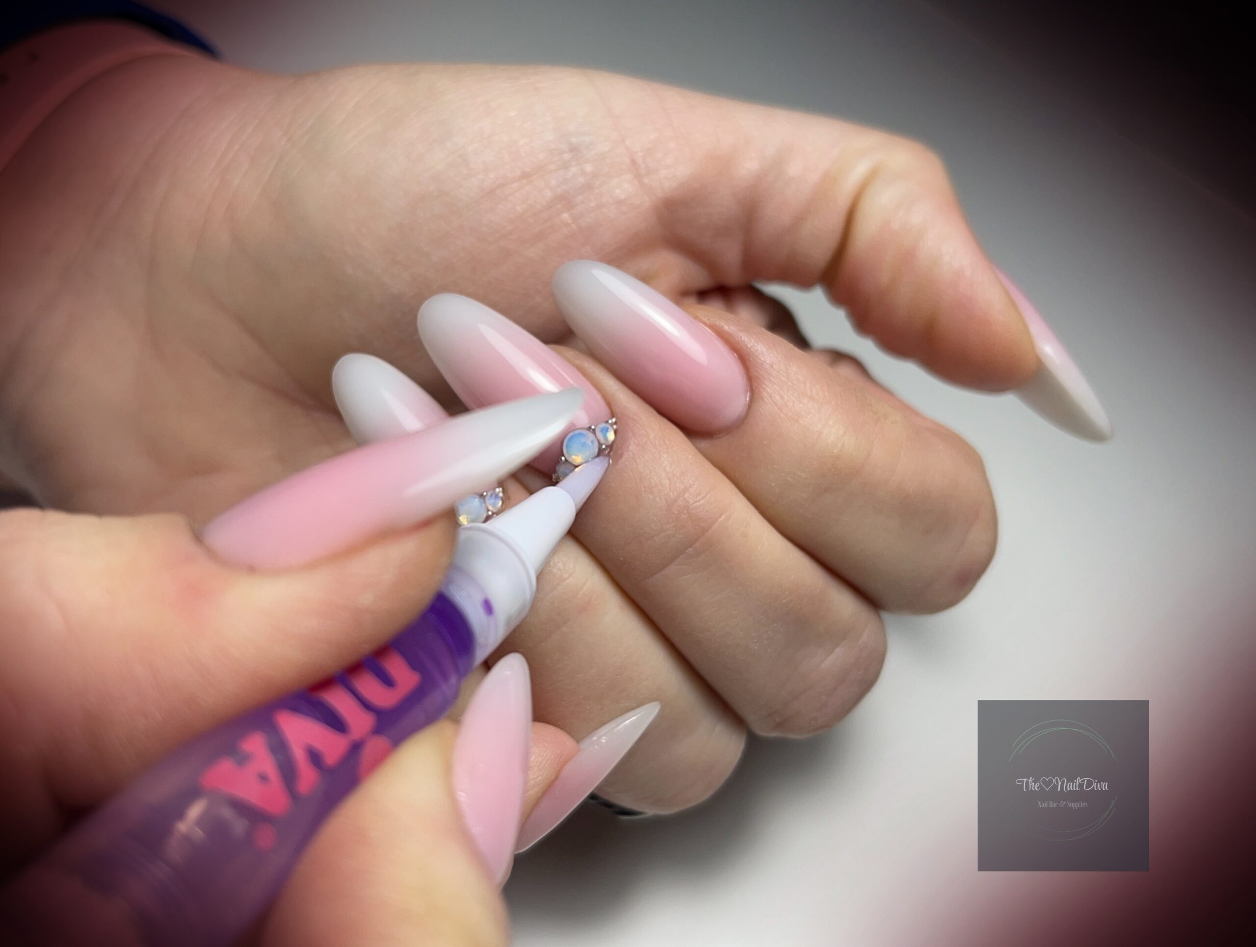 DIVA Nagelriemolie Pen Peach 2 ml - Afbeelding 2